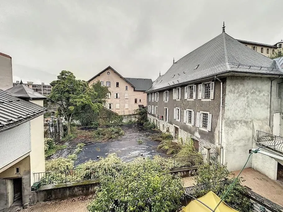 Le Douillet : Duplex Elegant En Centre Ville Albertville Daire